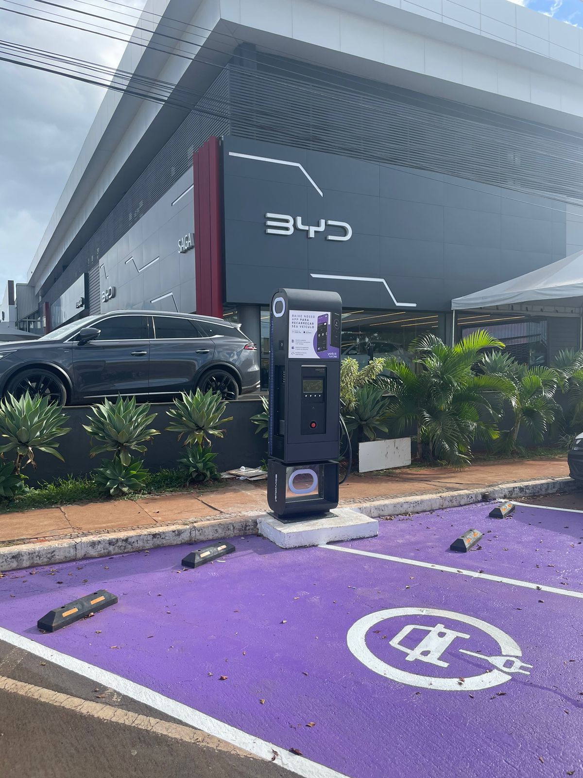 Eletroposto em concessionária BYD